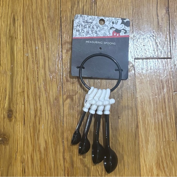 Mickey Mouse Baking Set! - Picture 4 of 4